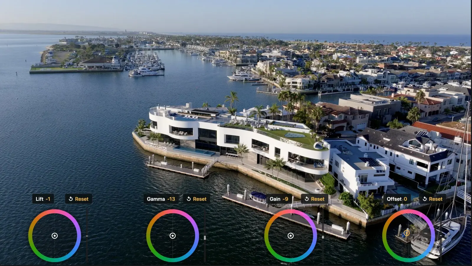Color wheels on the picture in the Final Cut Pro viewer