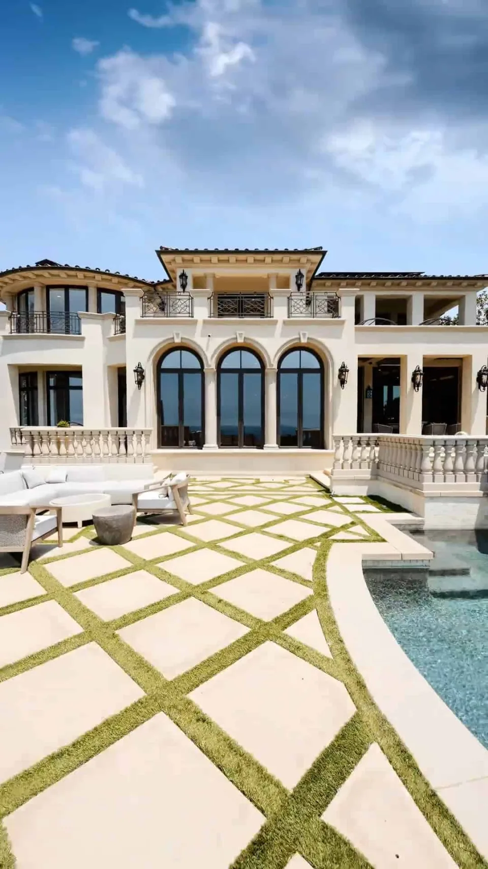 Pelican Crest Drive – Newport Coast – Social 3