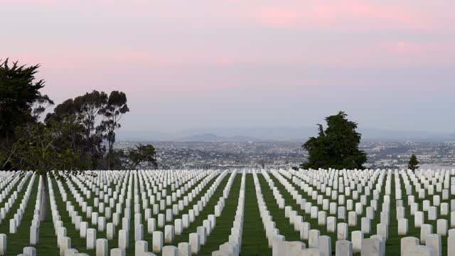 The view of the ocean and headstones at Fort Rosecrans National Cemetery in Point Loma | Video – 2