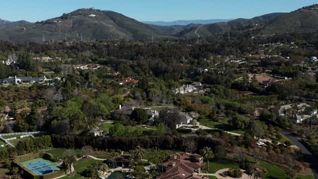 Flying over the Beautiful Rancho Del Lago community in Rancho Santa Fe | Drone Video – 2