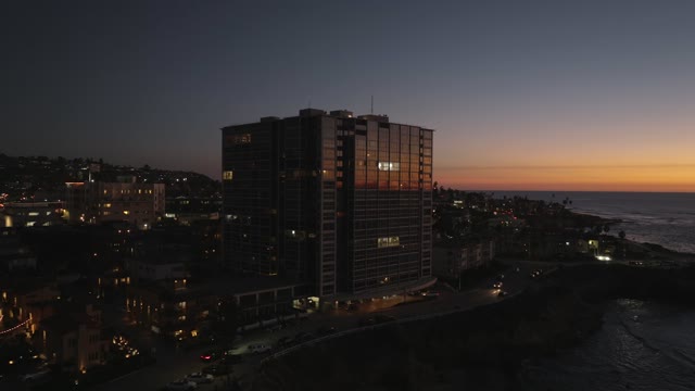 939 Coast Blvd Condos during Twilight in La Jolla | Drone Video – 10