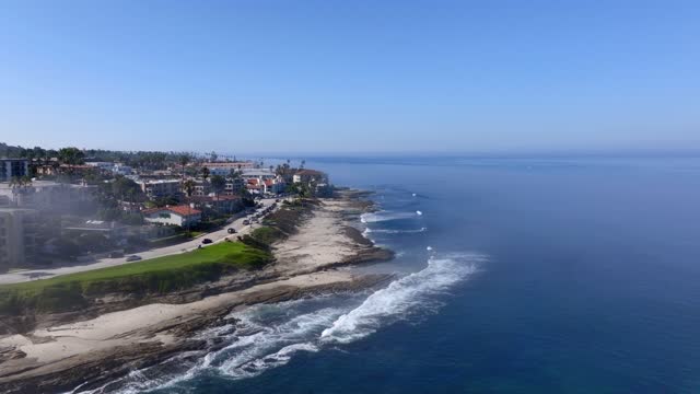 The Fog over Children’s Pool and Wipeout Beach La Jolla Village in San Diego on a beautiful Monring | Drone Video – 5