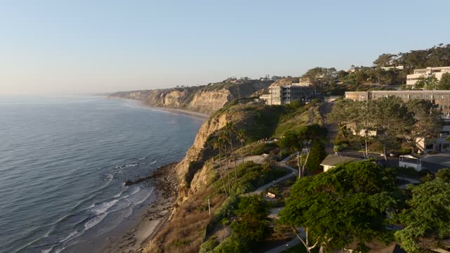Sunset at La Jolla Shores Scripps Pier Black’s Beach and the Cliffs of Torrey Pines | Drone Video – 10