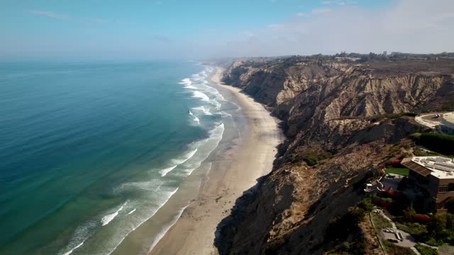 Aerial footage of La Jolla Shores and Black’s Beach on a sunny day | Video
