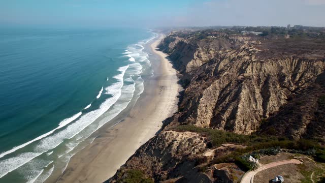 Aerial footage of La Jolla Shores and Black’s Beach on a sunny day | Video – 1