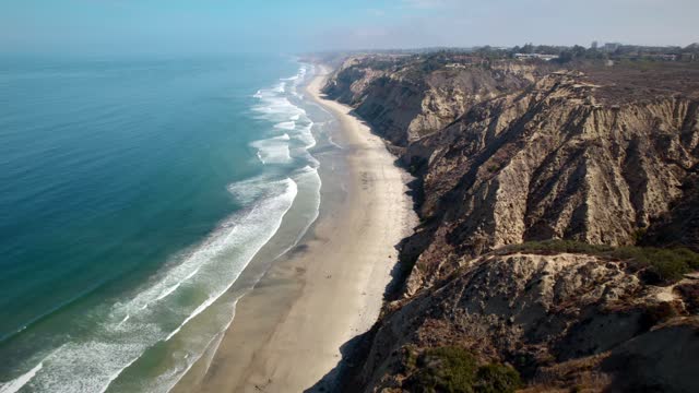 Aerial footage of La Jolla Shores and Black’s Beach on a sunny day | Video – 2