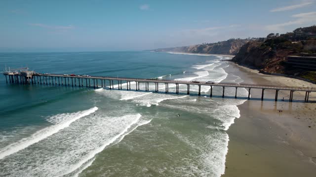 Aerial footage of La Jolla Shores and Scripps Pier on a sunny day | Video – 2