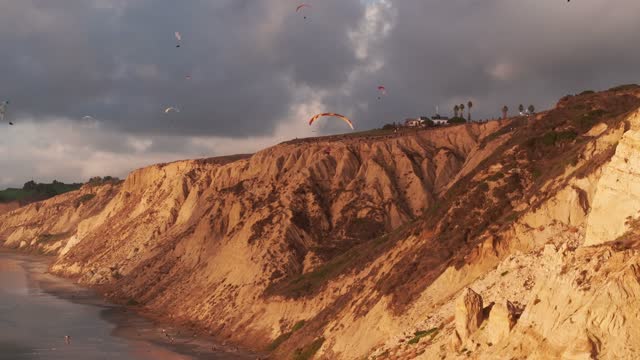 A beautiful afternoon below the cliffs at Black’s Beach Torrey Pines in La Jolla San Diego | Drone Video – 11