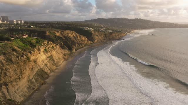A beautiful afternoon below the cliffs at Black’s Beach Torrey Pines in La Jolla San Diego | Drone Video – 9