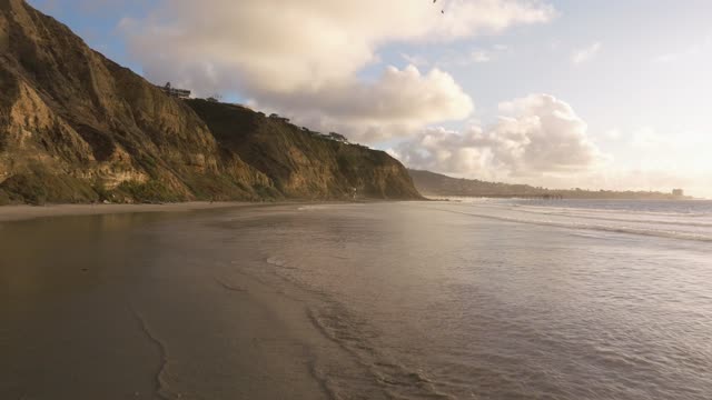 A beautiful afternoon below the cliffs at Black’s Beach Torrey Pines in La Jolla San Diego | Drone Video – 4