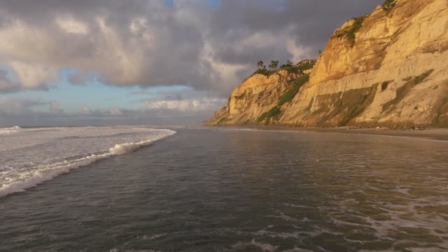 A beautiful afternoon below the cliffs at Black’s Beach Torrey Pines in La Jolla San Diego | Drone Video – 6